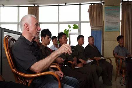 Tyske eksperter utfører teoretisk og praktisk trening for selskapets welders.jpg German experts conduct theoretical and practical training for our company’s welders.jpg
